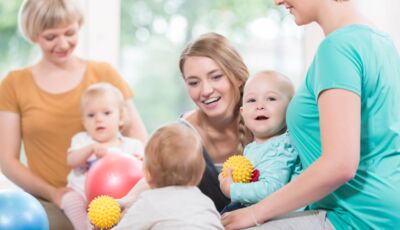 Spielgruppe mit Mamas und ihren Kindern